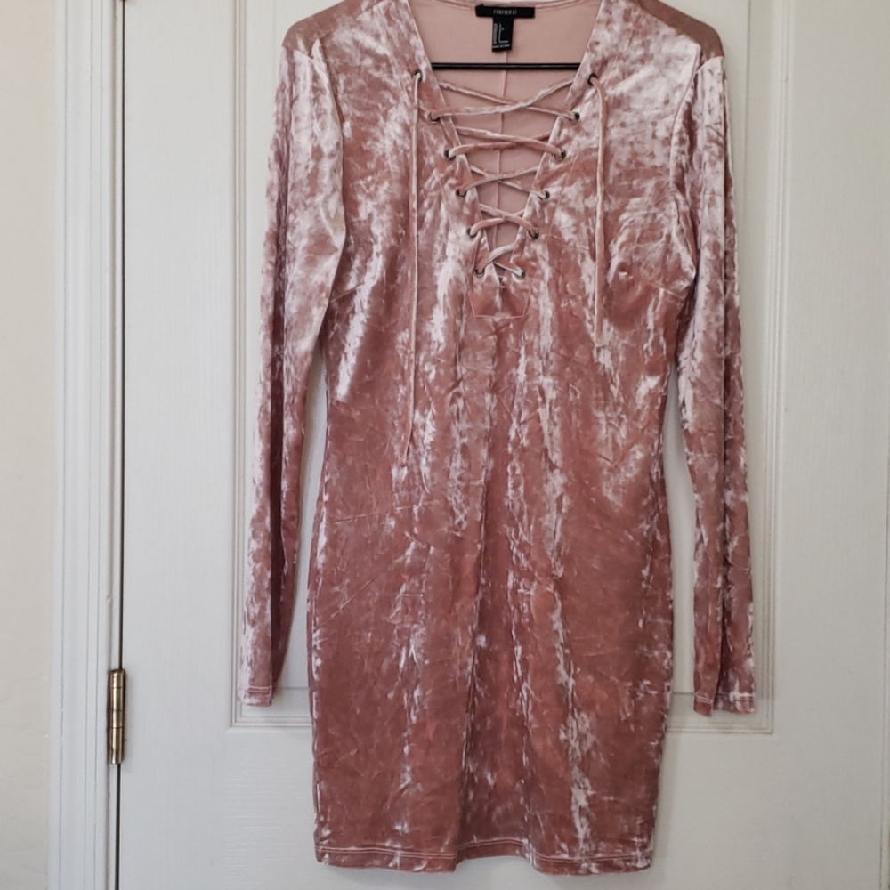 Elegant Pink Velvet Lace-Up Dress